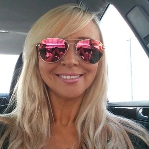 Meet your Posher, Lori